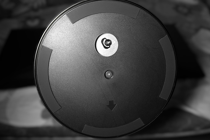 Rotatable circular base of the monitor