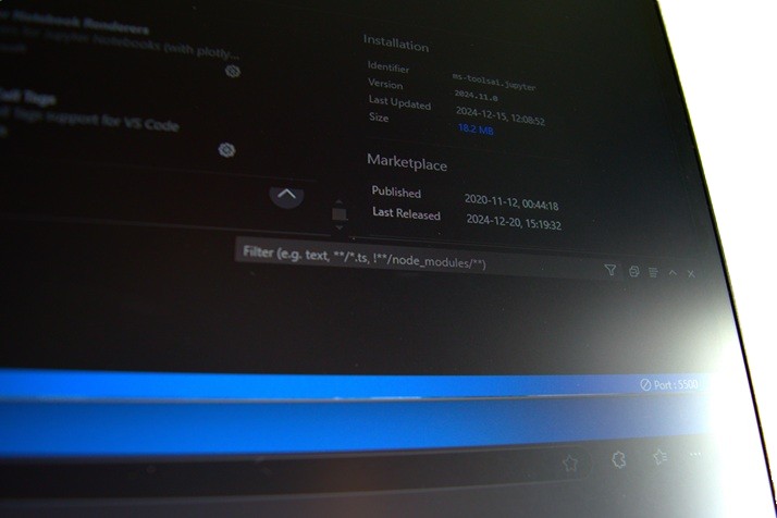 Matte screen surface of Acer ultrawide monitor