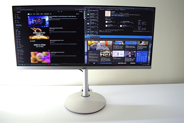 Monitor at its maximum height