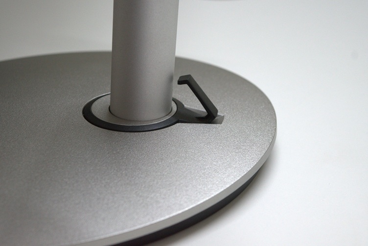 Cable clip at the back of the monitor