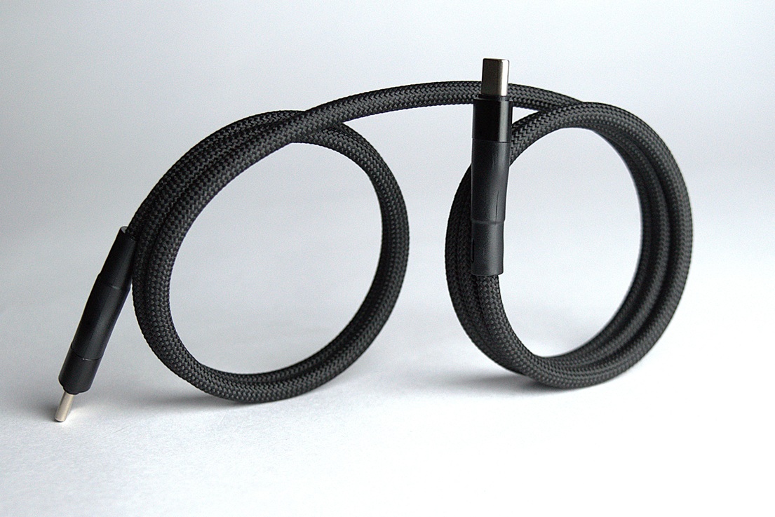 Magnetic braided USB-C to USB-C power cable