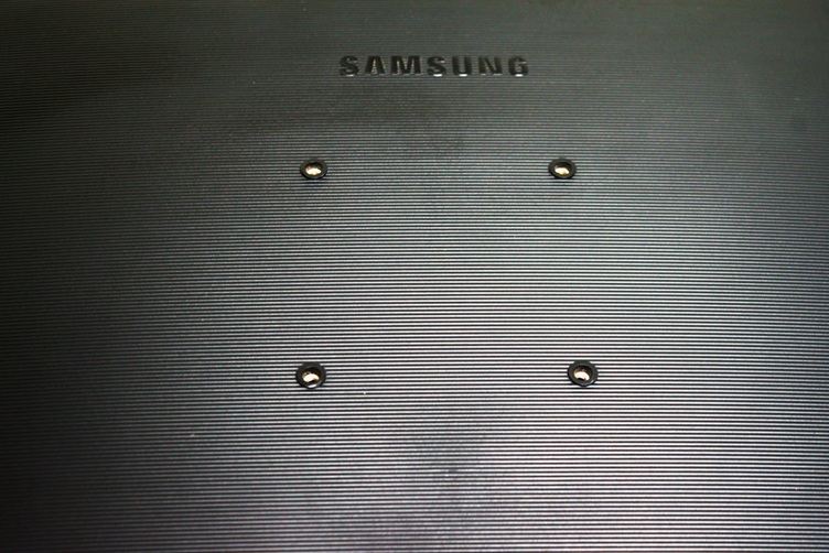 75mm x 75mm VESA mount provision