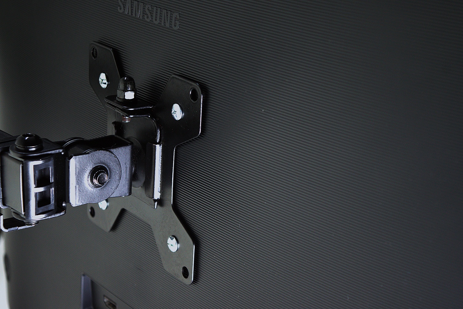 Samsung monitor mounted on a 75mm x 75mm VESA mount