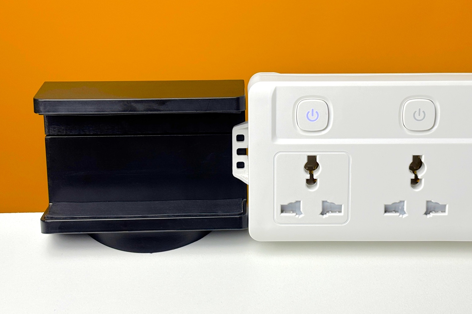 Power strip next to the power strip holder for height measurement