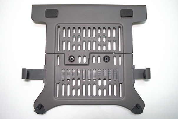 Metallic laptop tray with its clamps