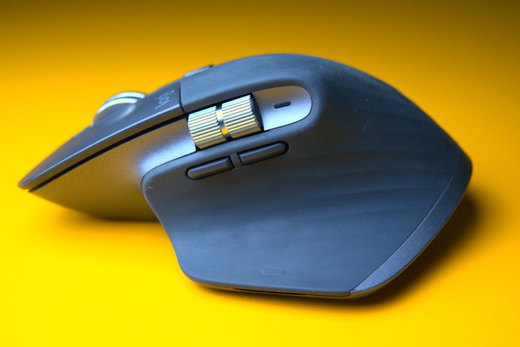 Horizontal scroll wheel of a MX Master 3 mouse