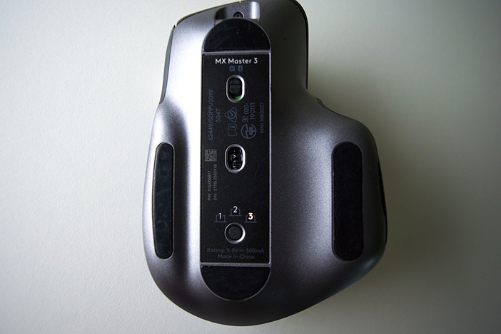 Toggle between connected devices on the MX Master 3 mouse through this button