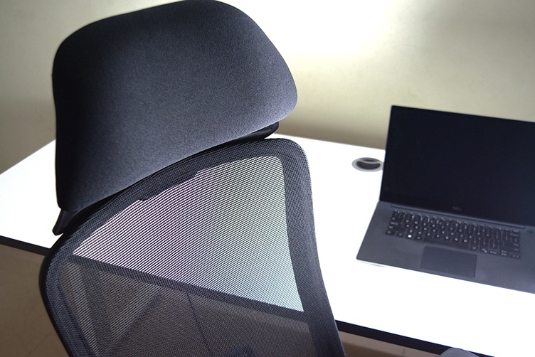 Head rest of office chair slid up