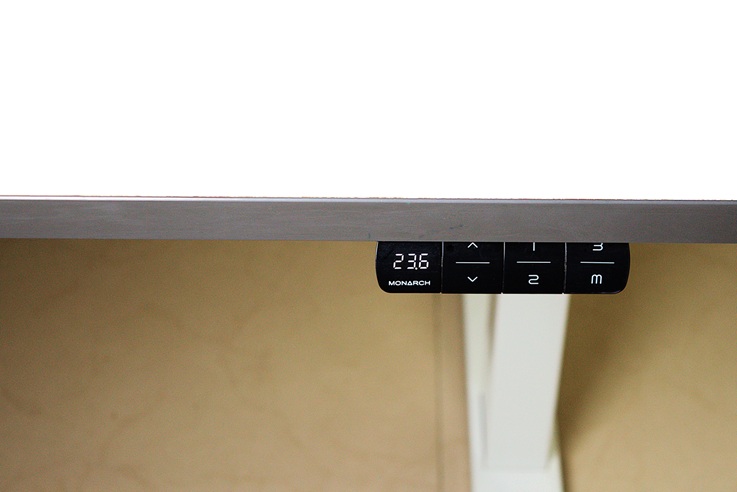Controller on the standing desk displaying the lowest height