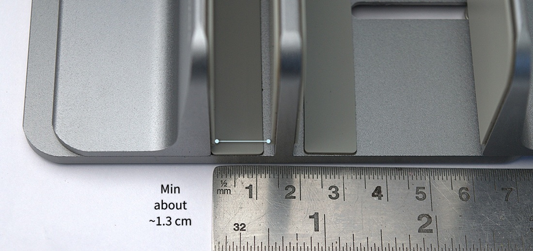 Minimum slot width of the vertical laptop stand