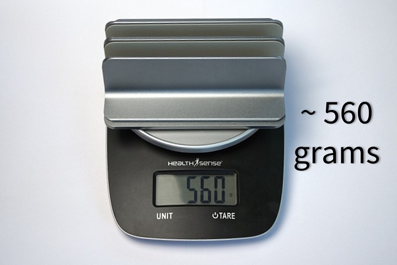 Measuring the weight of the vertical laptop stand